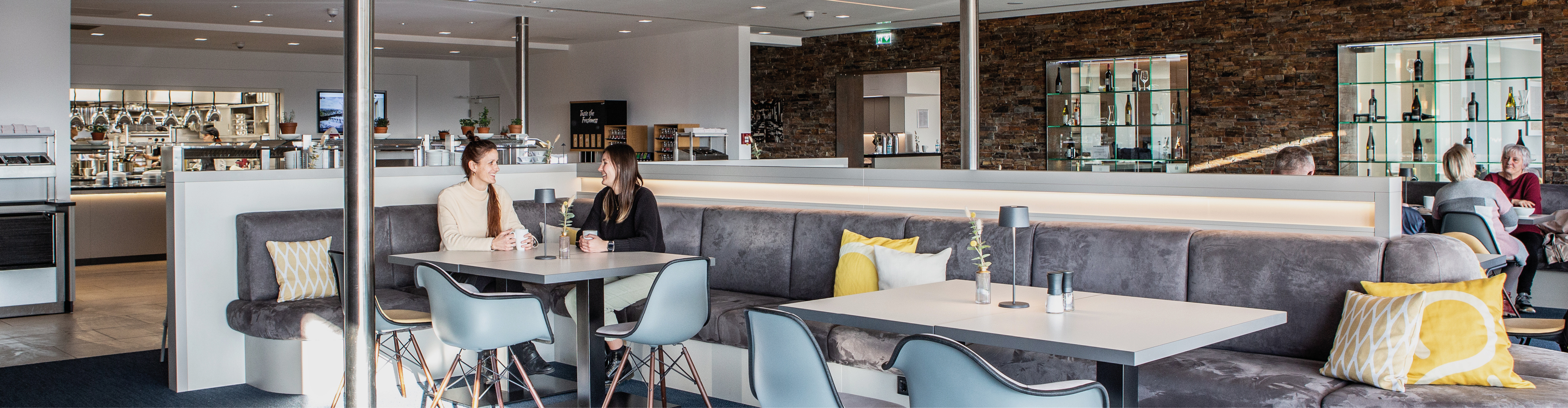 Restaurant Weitblick Restaurant Weitblick with buffet and view at Hotel Schloss Montabaur