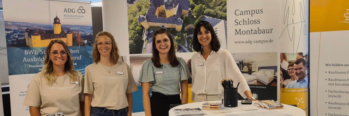Karriere im Hotel Schloss Montabaur – finde uns auch auf der Jobmesse! Mitarbeitende des Hotel Schloss Montabaur im Einsatz – engagiertes Team und attraktive Einstiegsmöglichkeiten, auch vor Ort auf der Jobmesse