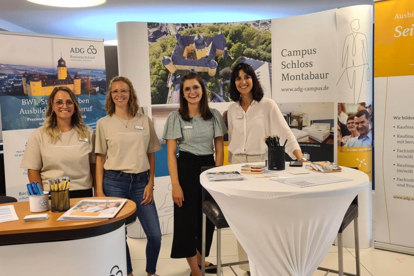 Mitarbeitende des Hotel Schloss Montabaur im Einsatz – engagiertes Team und attraktive Einstiegsmöglichkeiten, auch vor Ort auf der Jobmesse