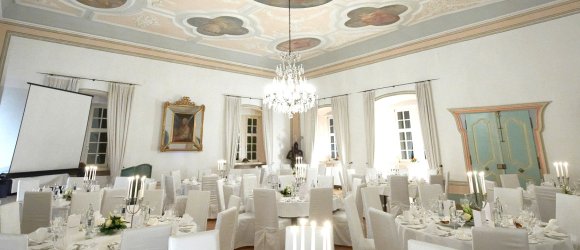 Historischer Festsaal mit einzigartigem Flair Tradition und Eleganz vereint – Ihr Event im historischen Schlossambiente.