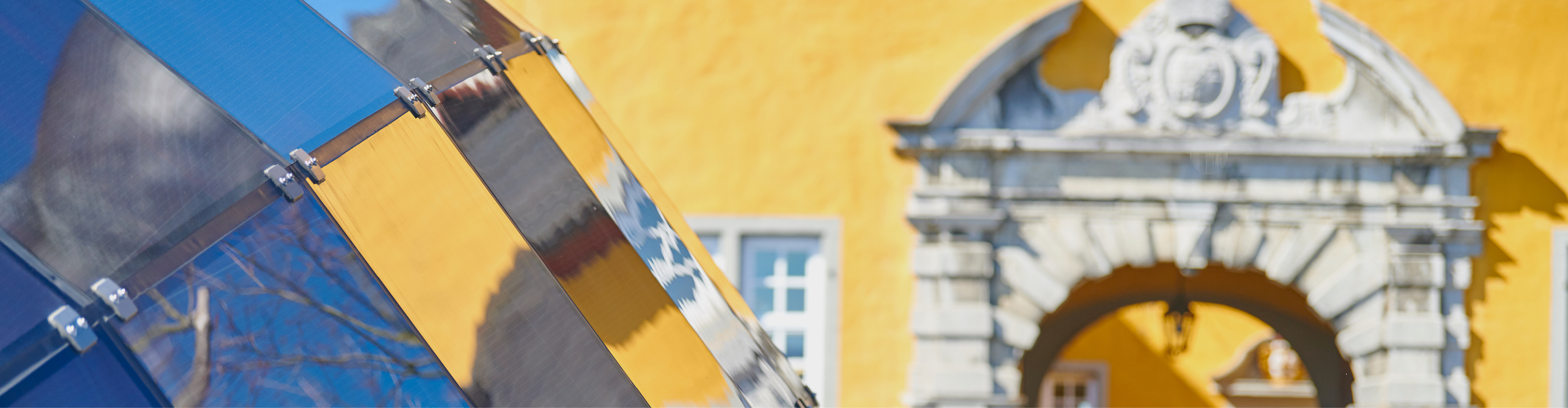 Hotel Schloss Montabaur – Tagen, Genießen, Entspannen Außenansicht von Hotel Schloss Montabaur mit Schlossanlage, grüner Parklandschaft und historischem Flair