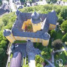 Außenansicht von Hotel Schloss Montabaur mit Schlossanlage, grüner Parklandschaft und historischem Flair
