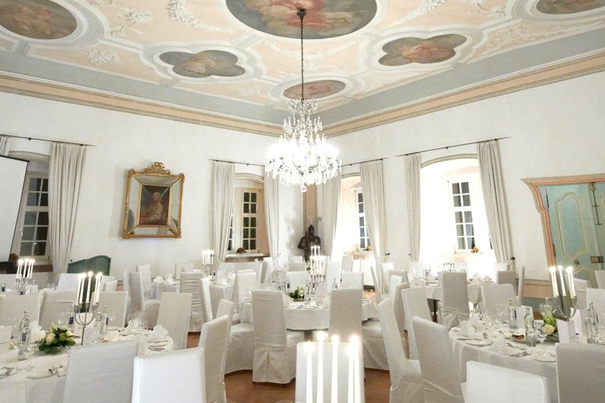 Whether grand or elegant – the Rittersaal provides the perfect setting for your vows.