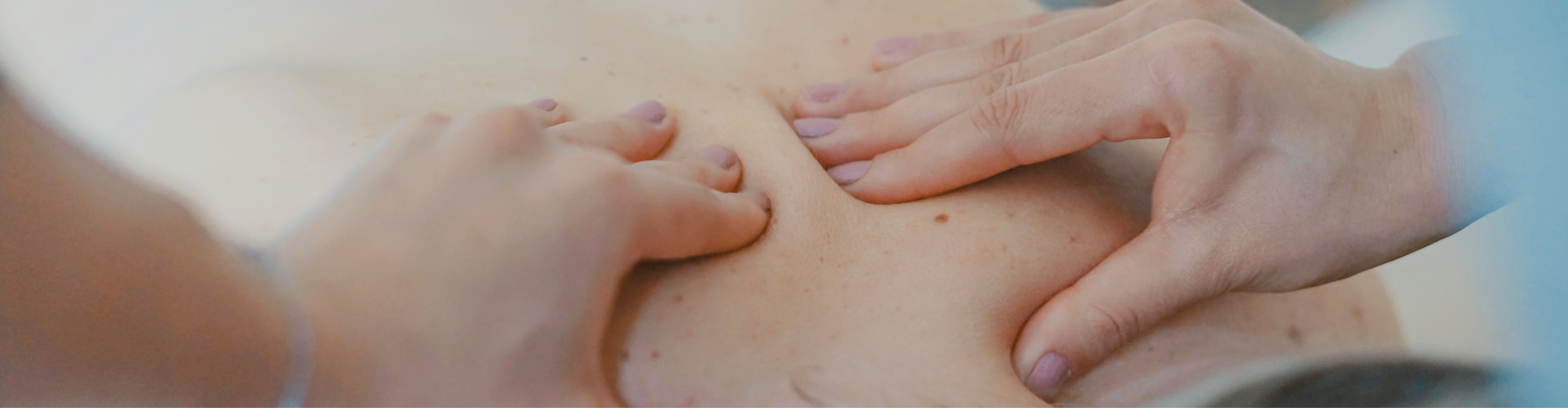 Massage Area – Montabaur Castle Hotel Professional massage at the spa of Montabaur Castle Hotel for ultimate relaxation and well-being.