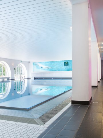 Large indoor pool in the wellness area of Hotel Schloss Montabaur