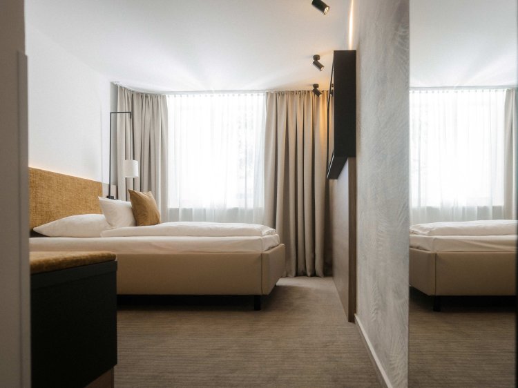Economy Plus room with desk, bed and comfortable seating