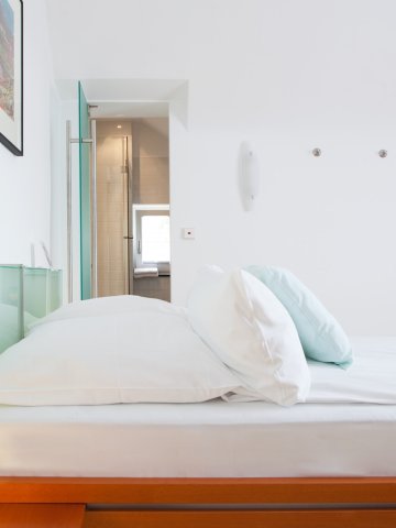 Comfort room at Hotel Schloss Montabaur with double bed, desk and modern bathroom