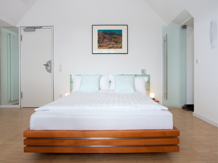 Comfort room at Hotel Schloss Montabaur with double bed, desk and modern bathroom