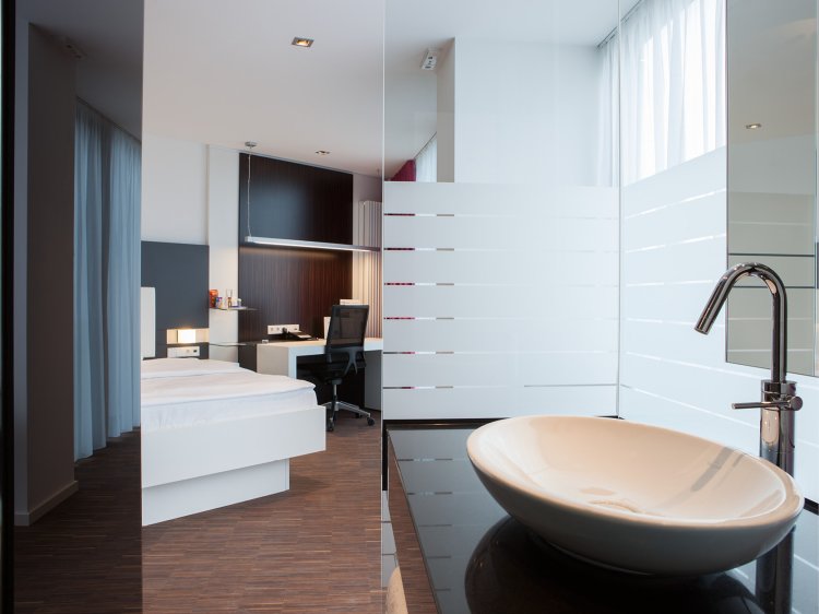 Comfort room at Hotel Schloss Montabaur with double bed, desk and modern bathroom