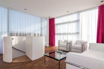 Comfort room at Hotel Schloss Montabaur with double bed, desk and modern bathroom