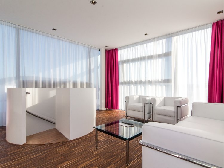 Comfort room at Hotel Schloss Montabaur with double bed, desk and modern bathroom