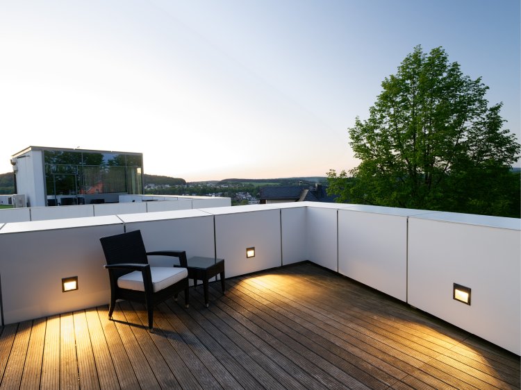 Komfort Zimmer im Hotel Schloss Montabaur mit Doppelbett, Schreibtisch und modernem Bad