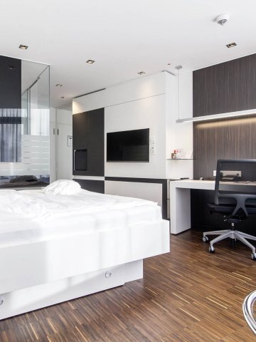 Komfort Zimmer – stilvoll wohnen auf Schloss Montabaur Komfort Zimmer im Hotel Schloss Montabaur mit Doppelbett, Schreibtisch und modernem Bad